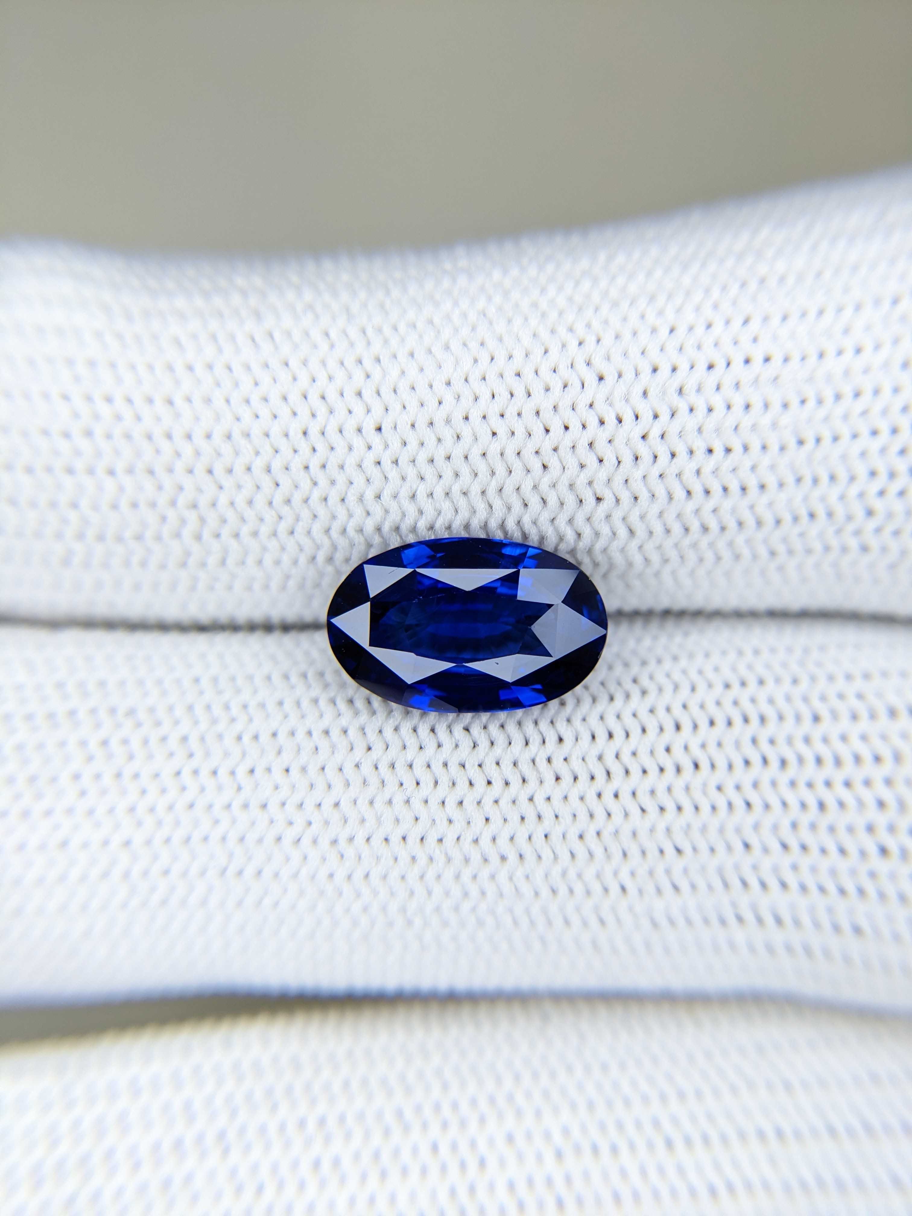 Sapphire Oval: 3.94ct