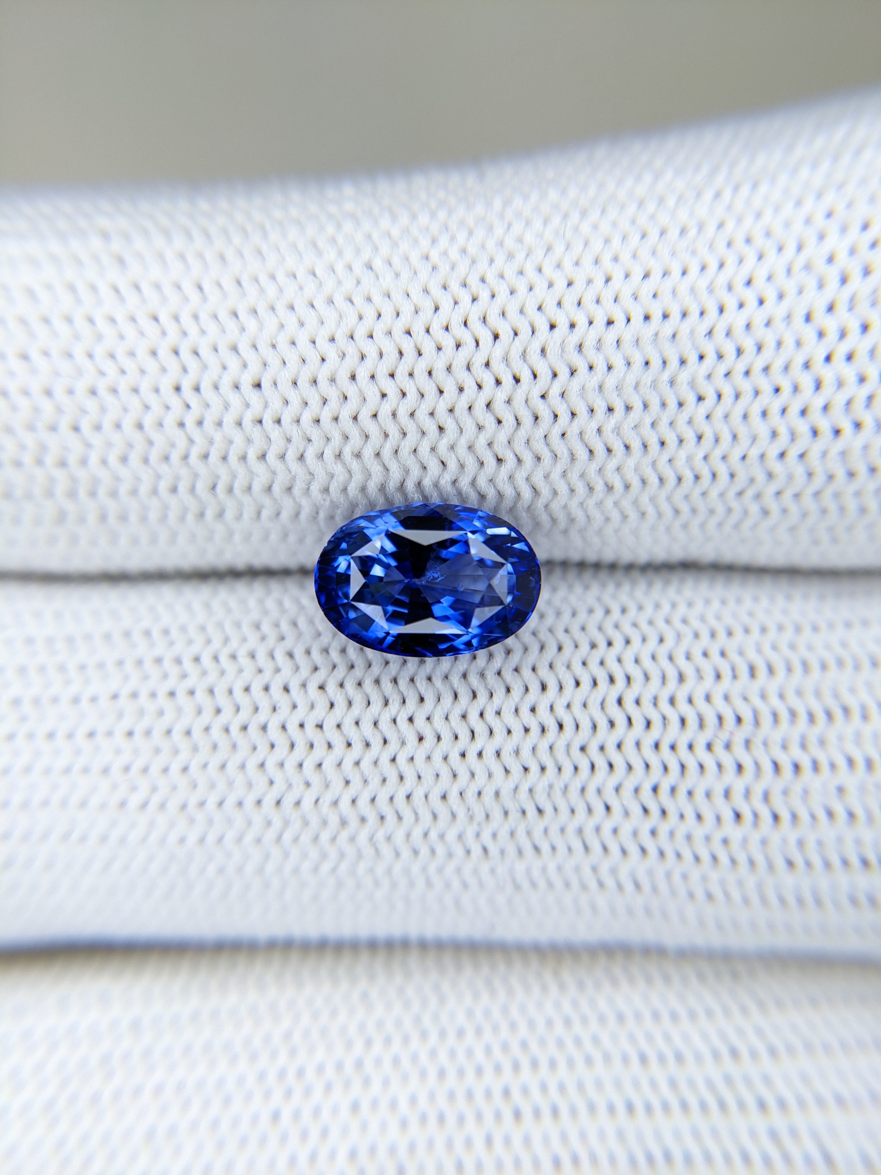 Sapphire Oval: 3.11ct