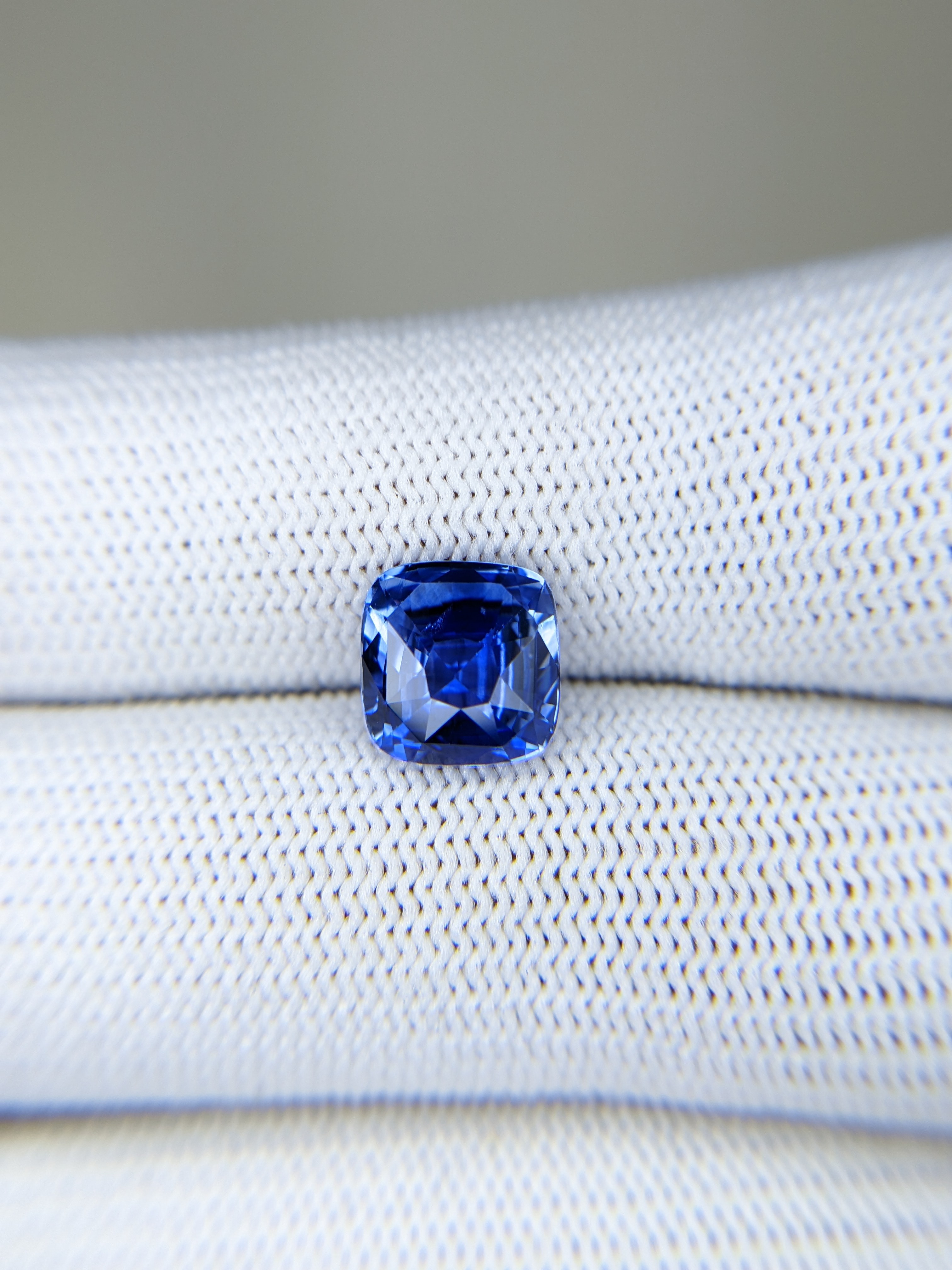 Sapphire Cushion: 3.73ct
