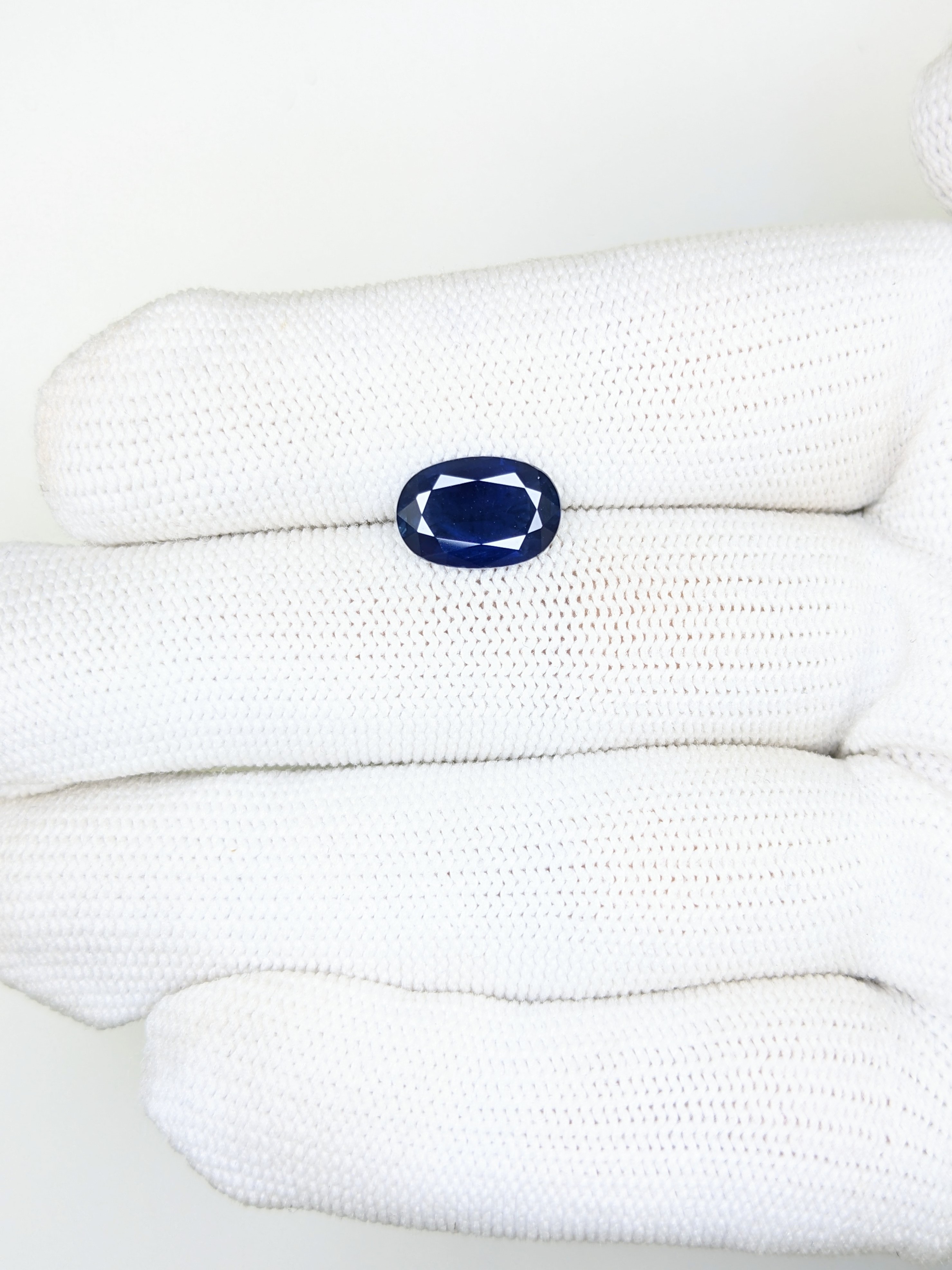 Sapphire Oval: 3.22ct