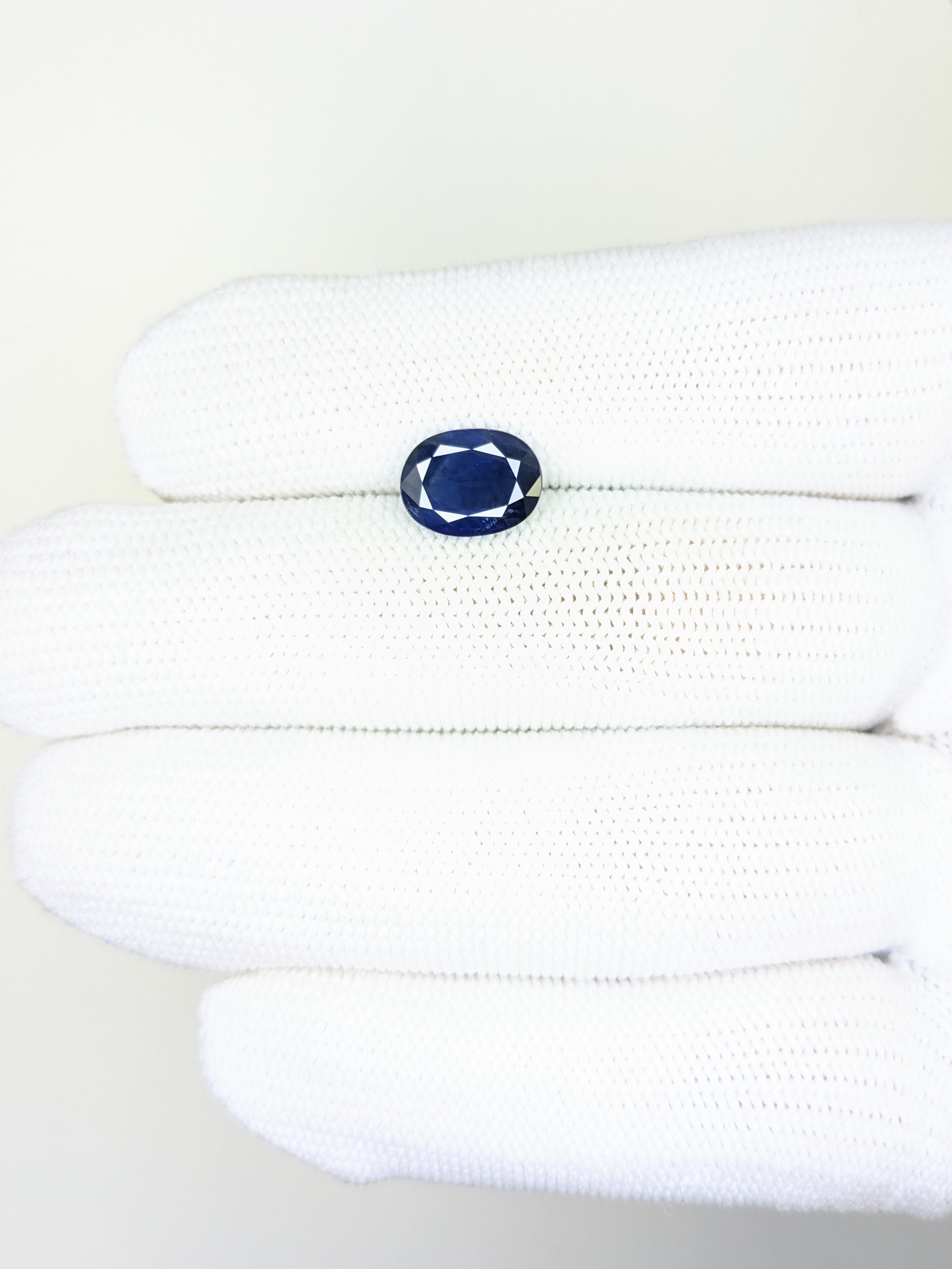 Sapphire Oval: 3.33ct