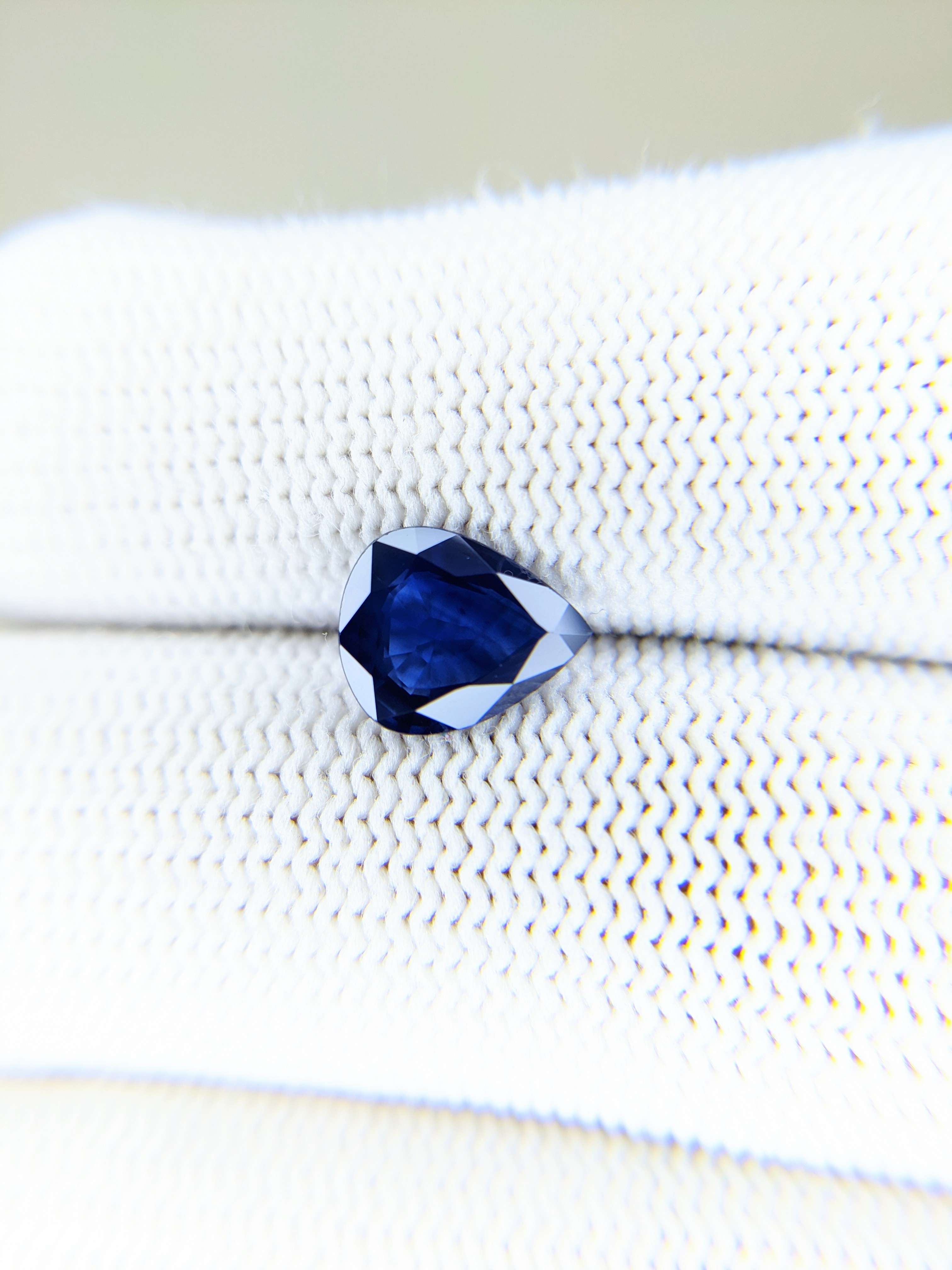 Sapphire Pear: 1.94ct