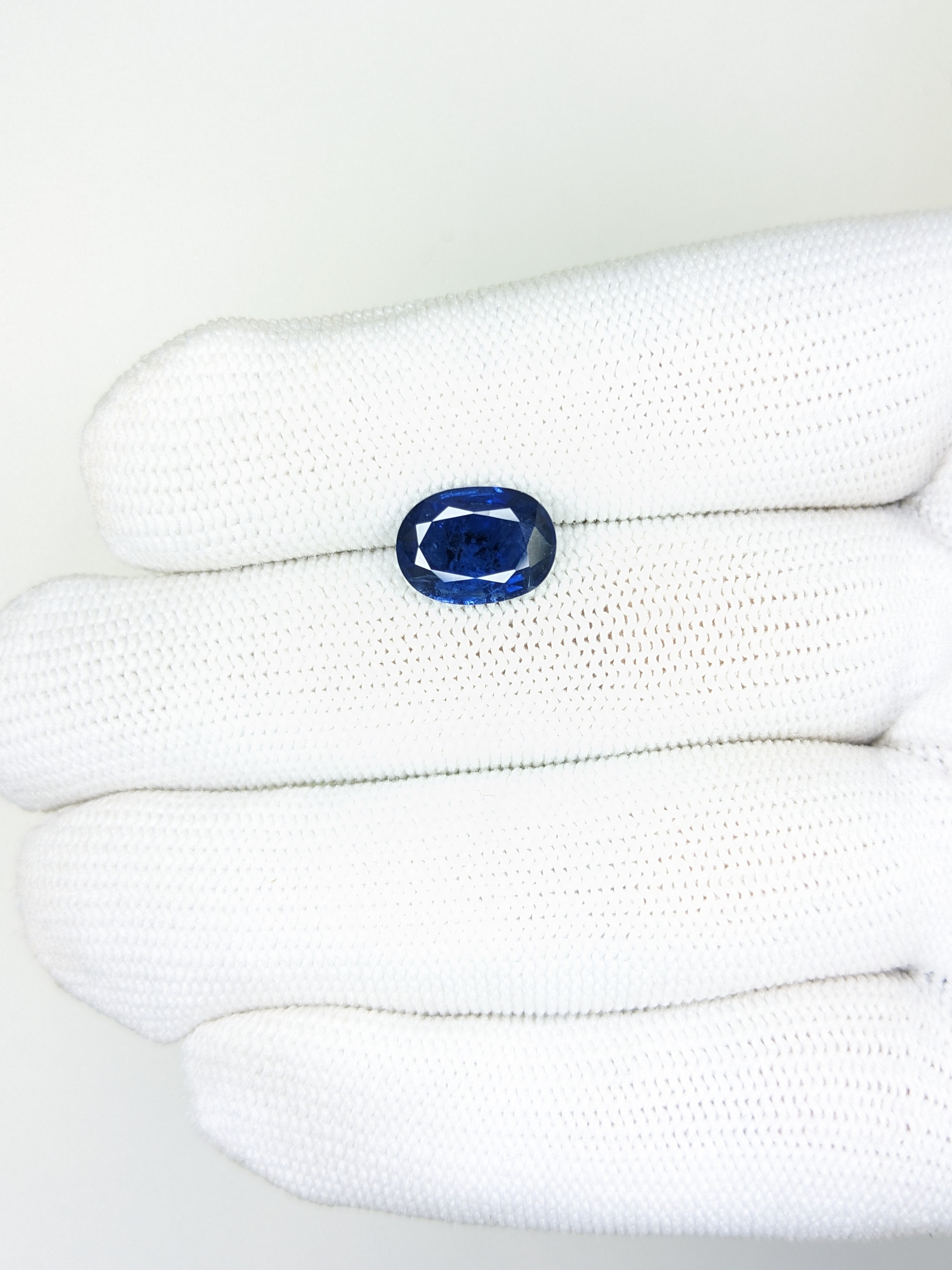 Sapphire Oval: 4.17ct