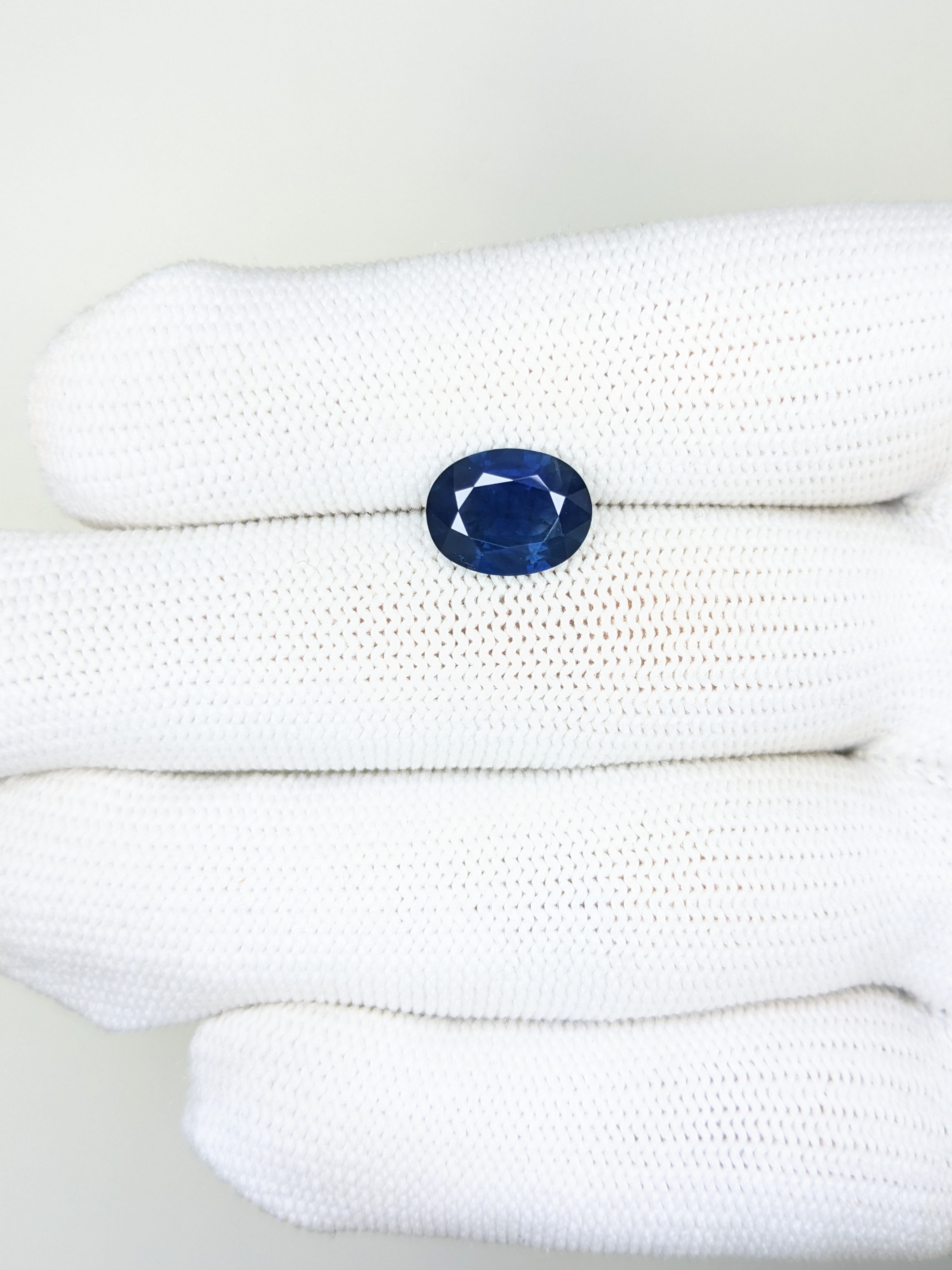 Sapphire Oval: 3.35ct