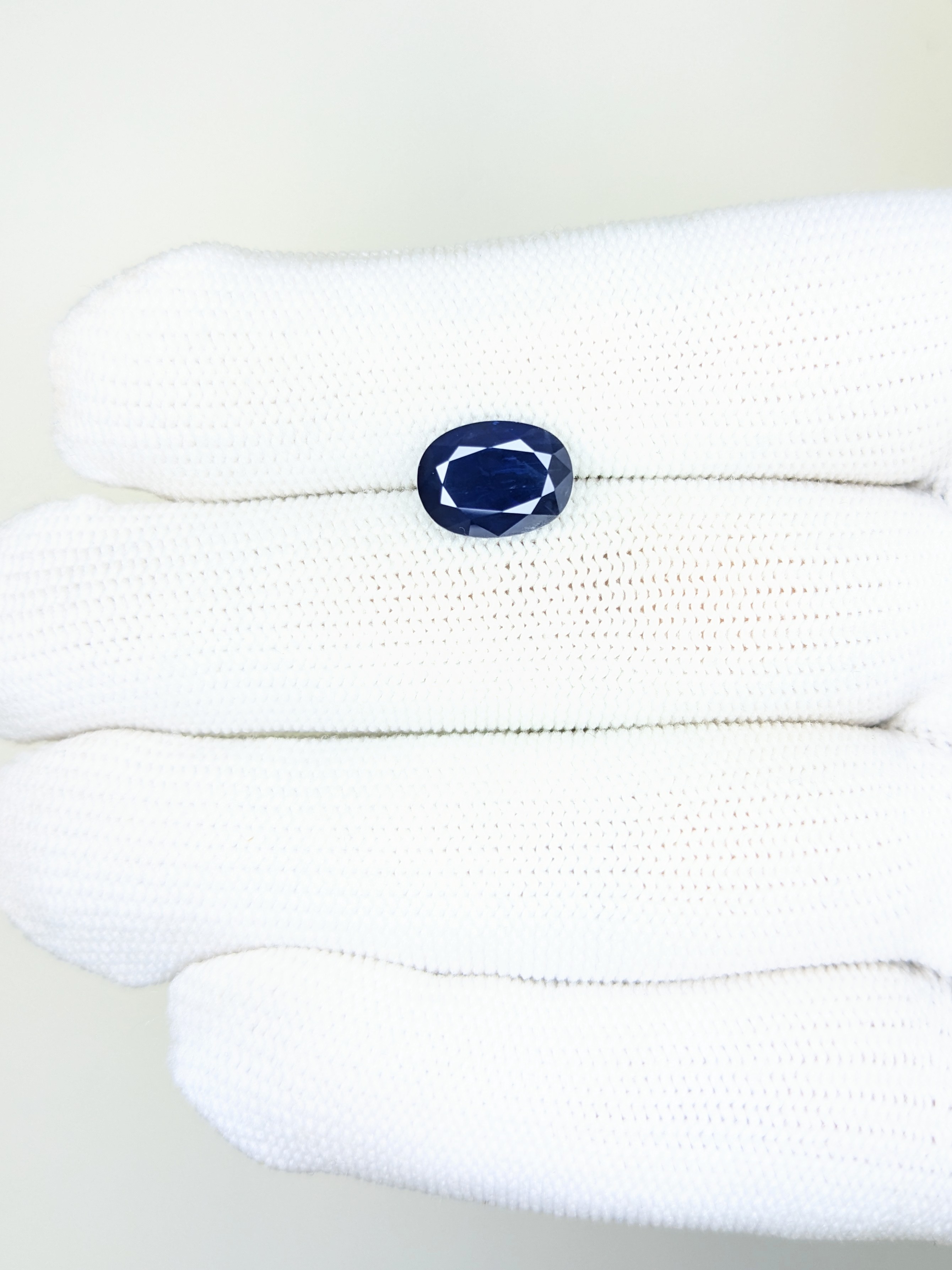 Sapphire Oval: 3.86ct
