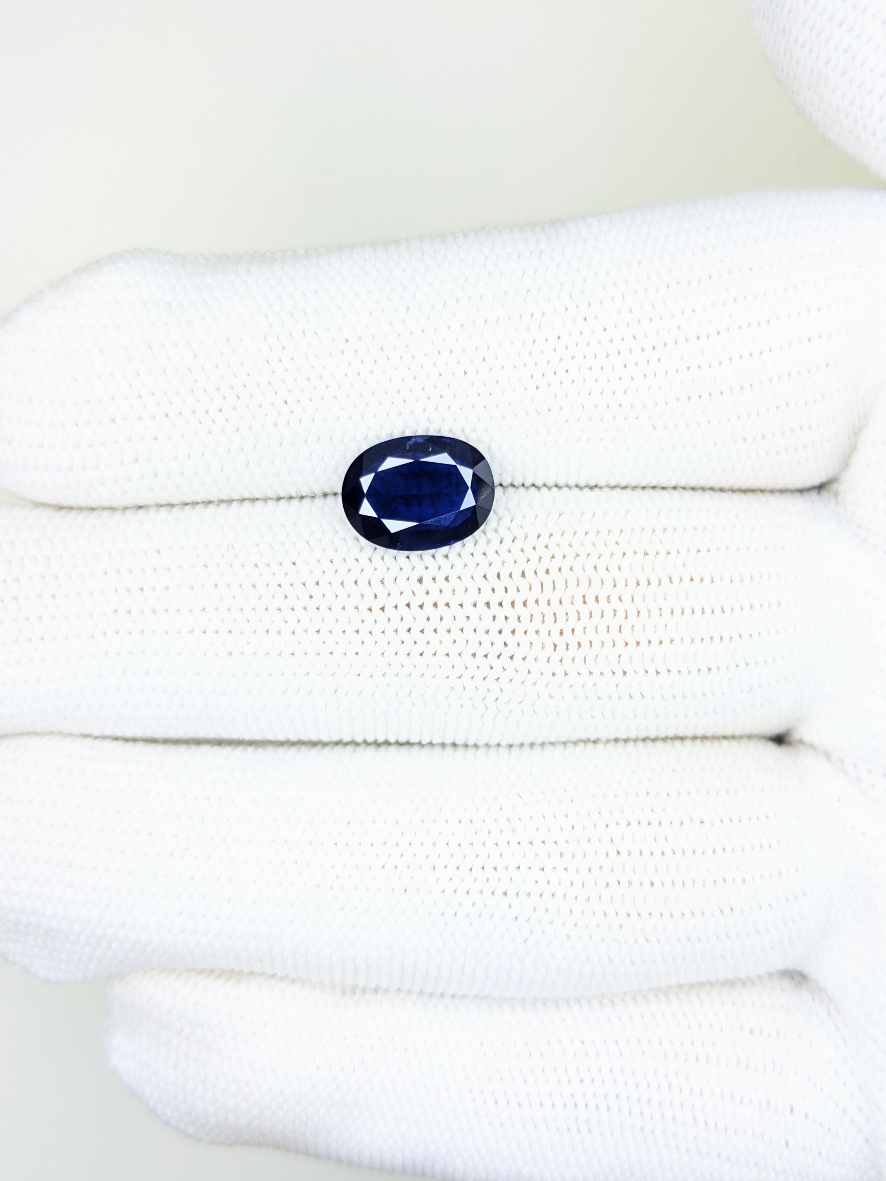 Sapphire Oval: 2.91ct