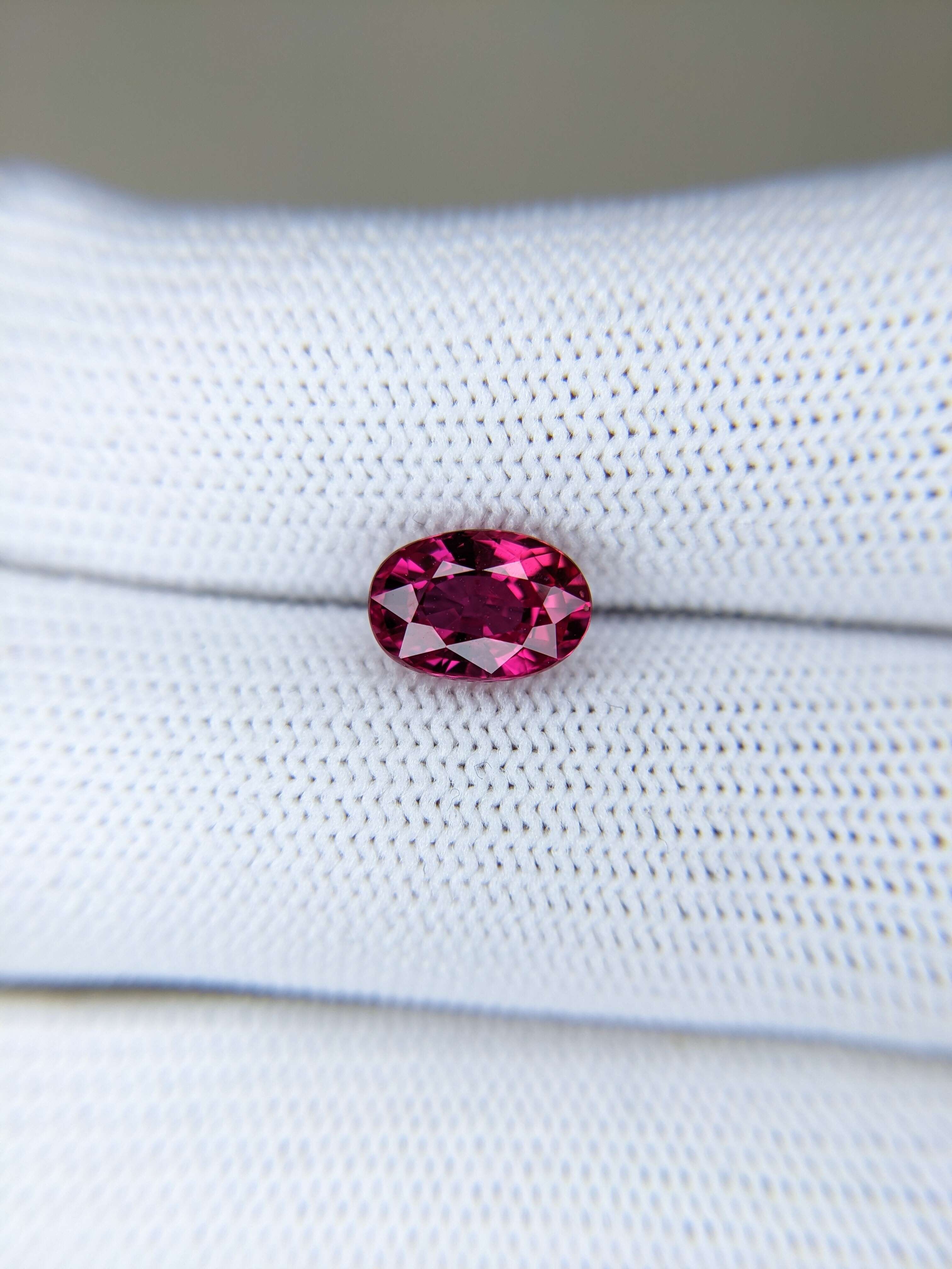 Ruby Oval : 2.34ct