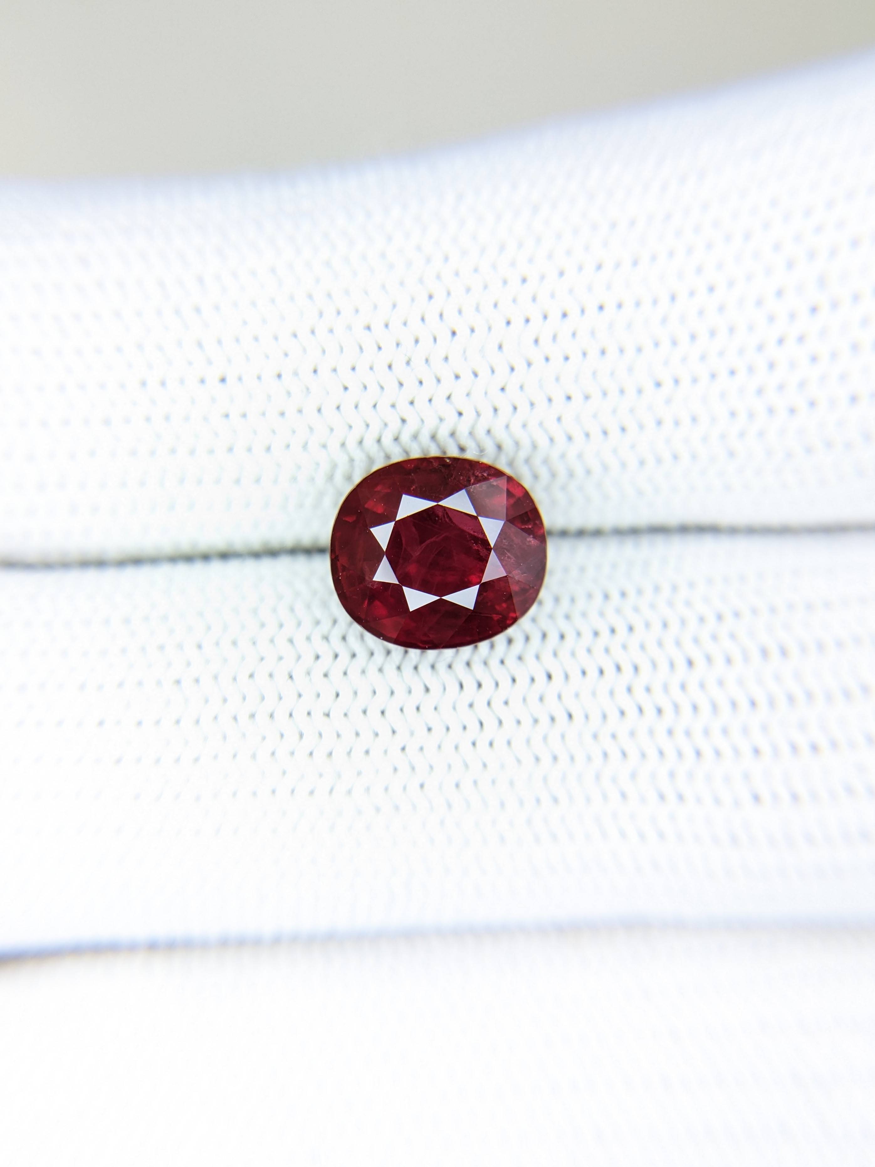 Ruby Oval: 4.10ct