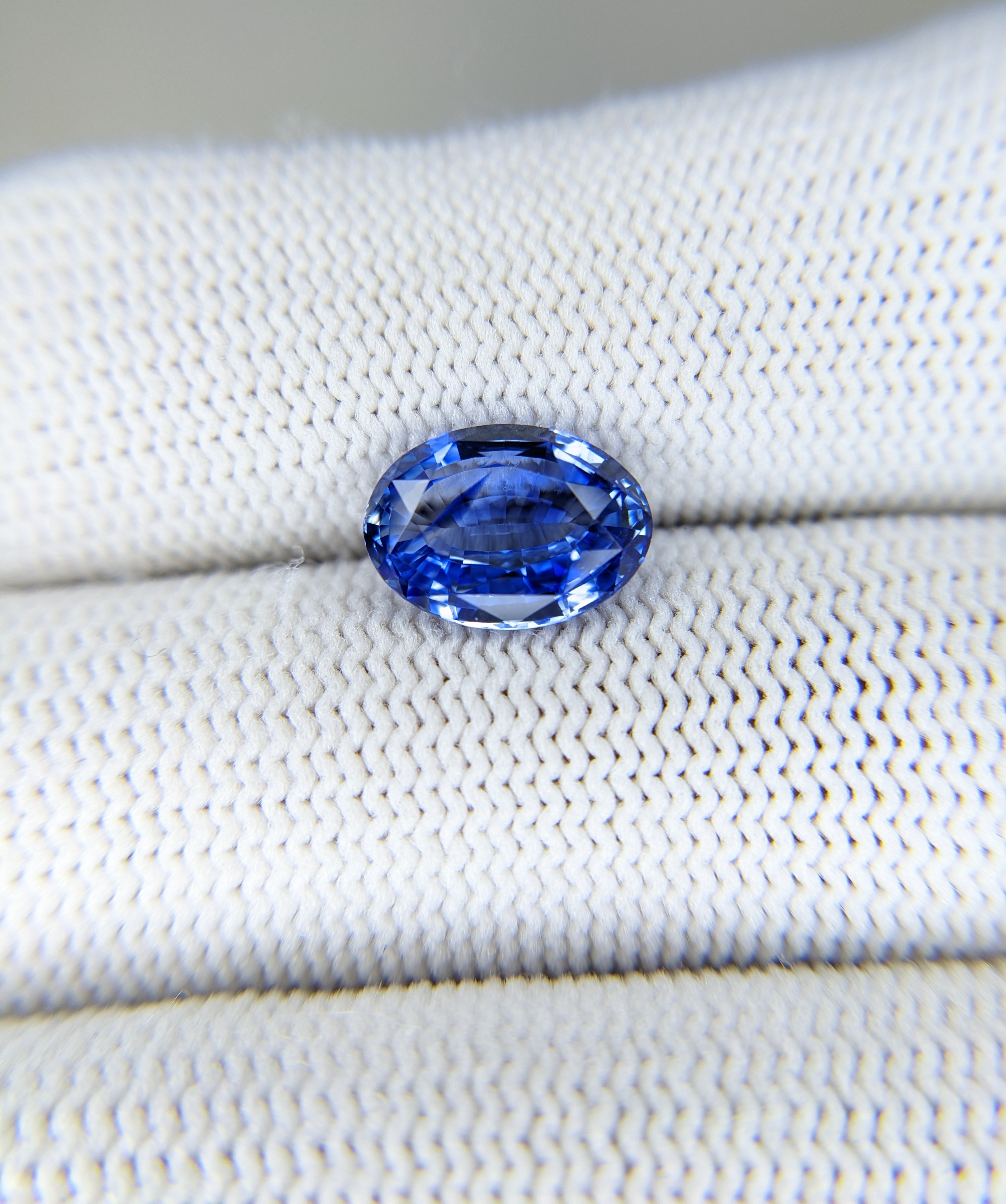 Sapphire Oval: 3.35ct