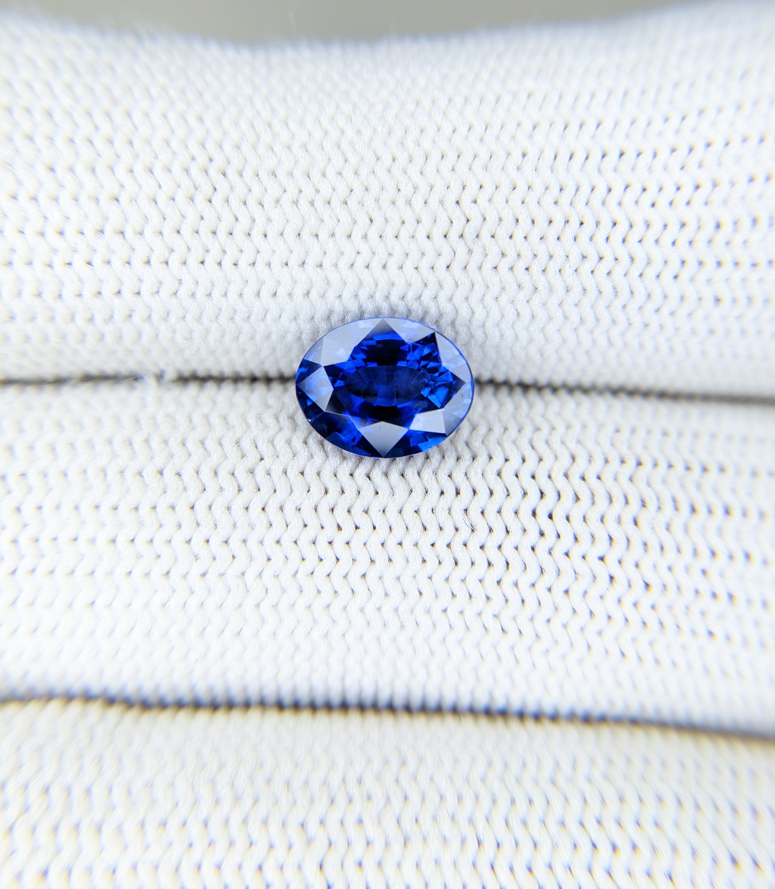 Sapphire Oval: 2.22ct