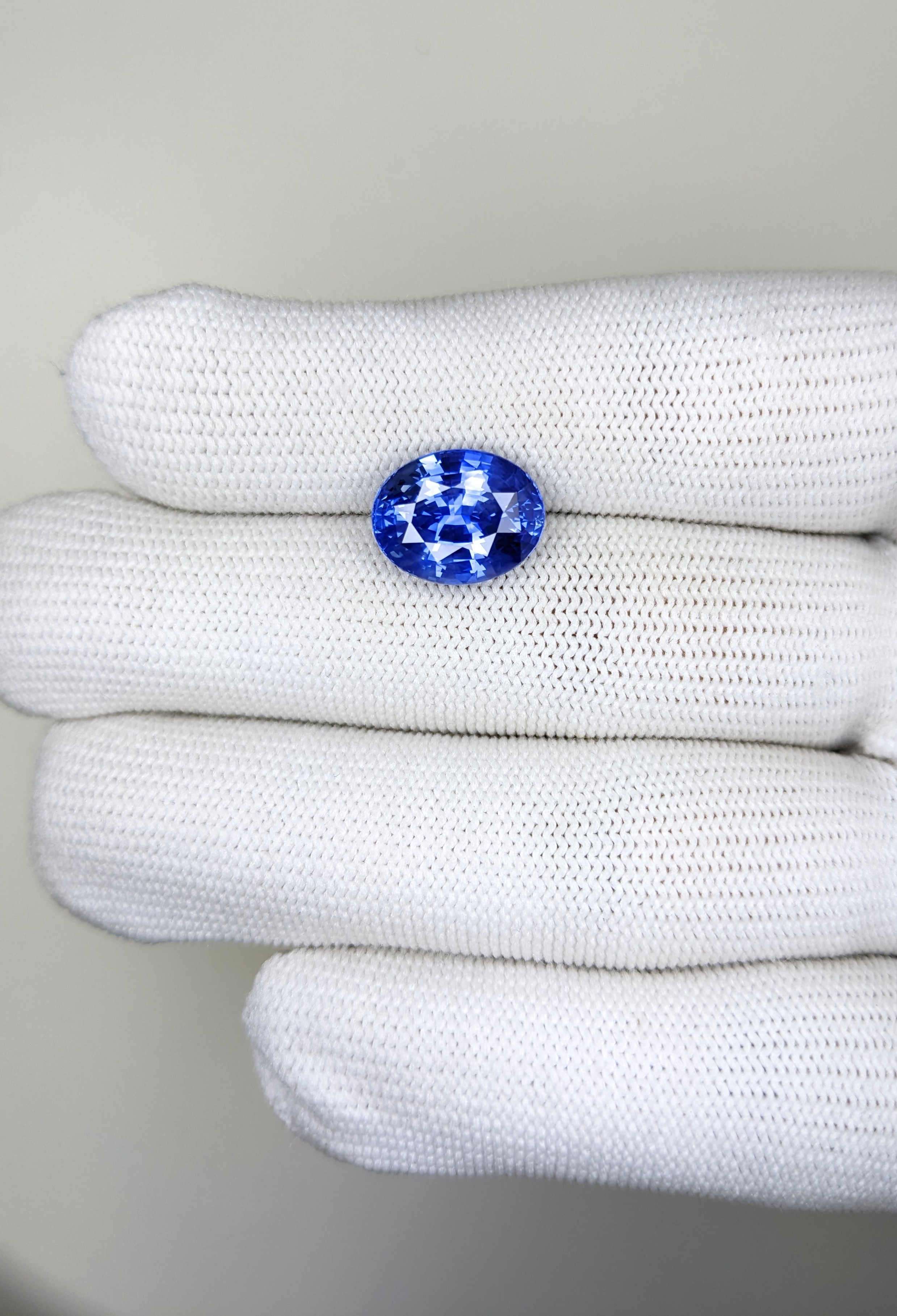 Sapphire Oval: 6.96ct