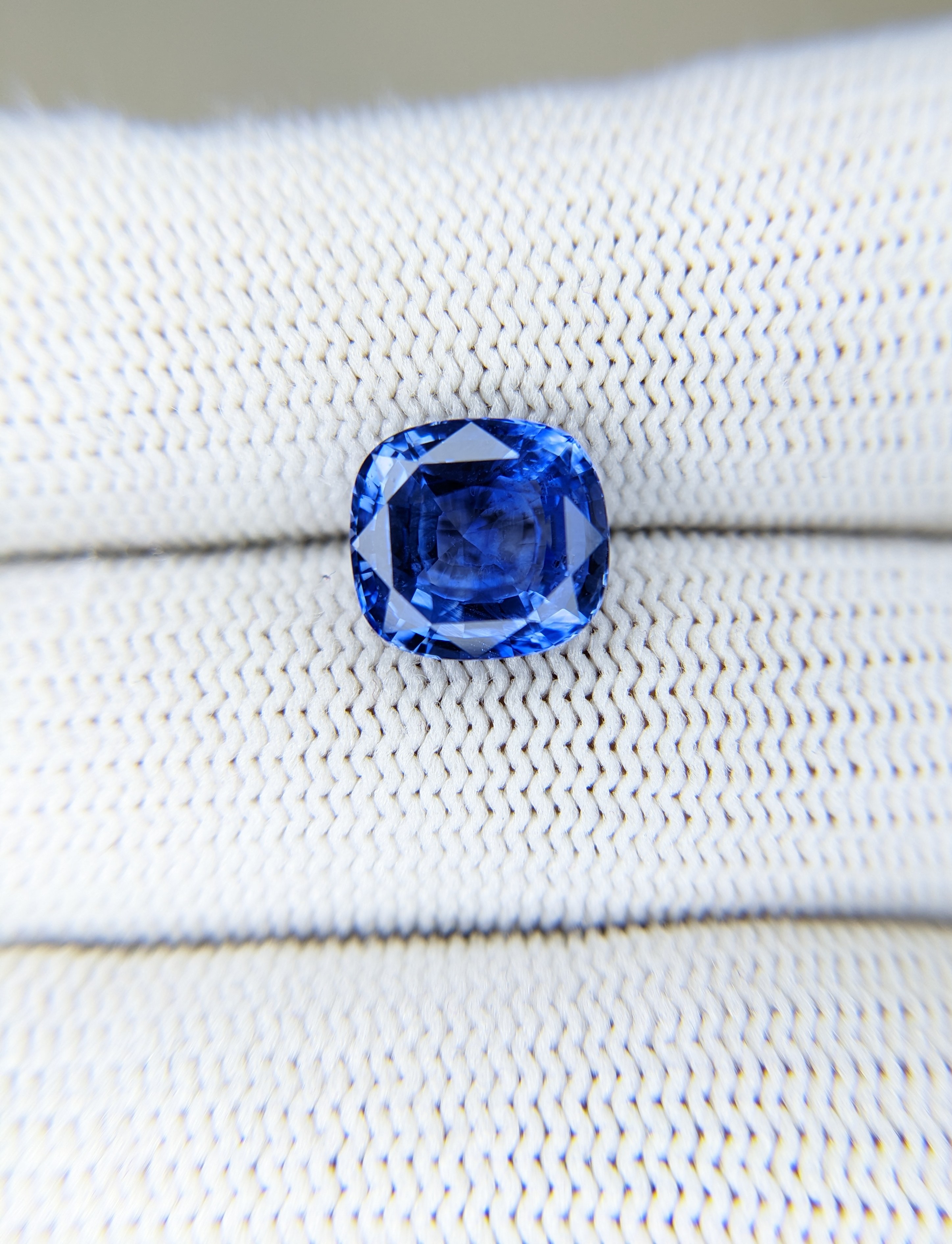 Sapphire Cushion: 5.16ct