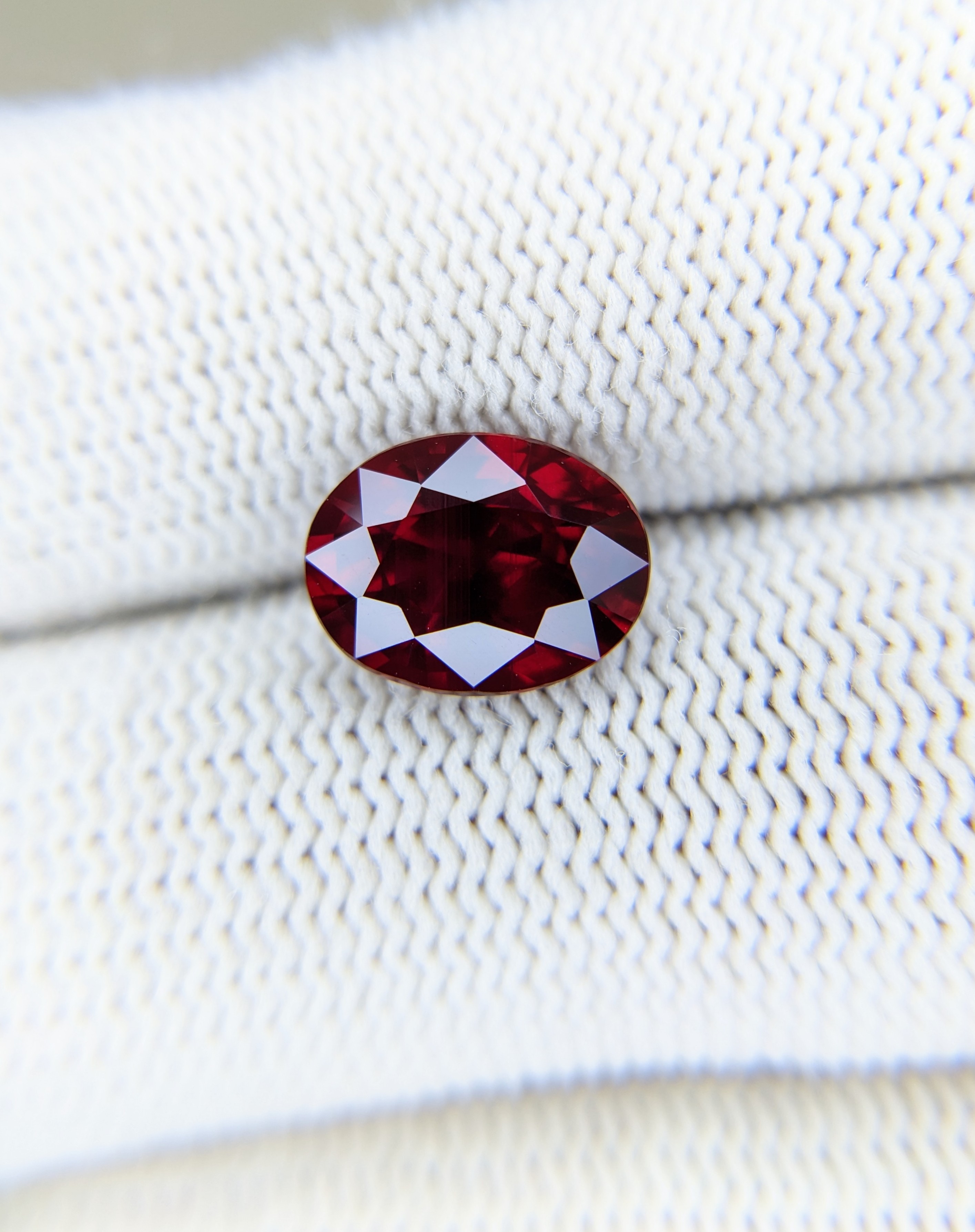RUBY Oval: 3.41ct