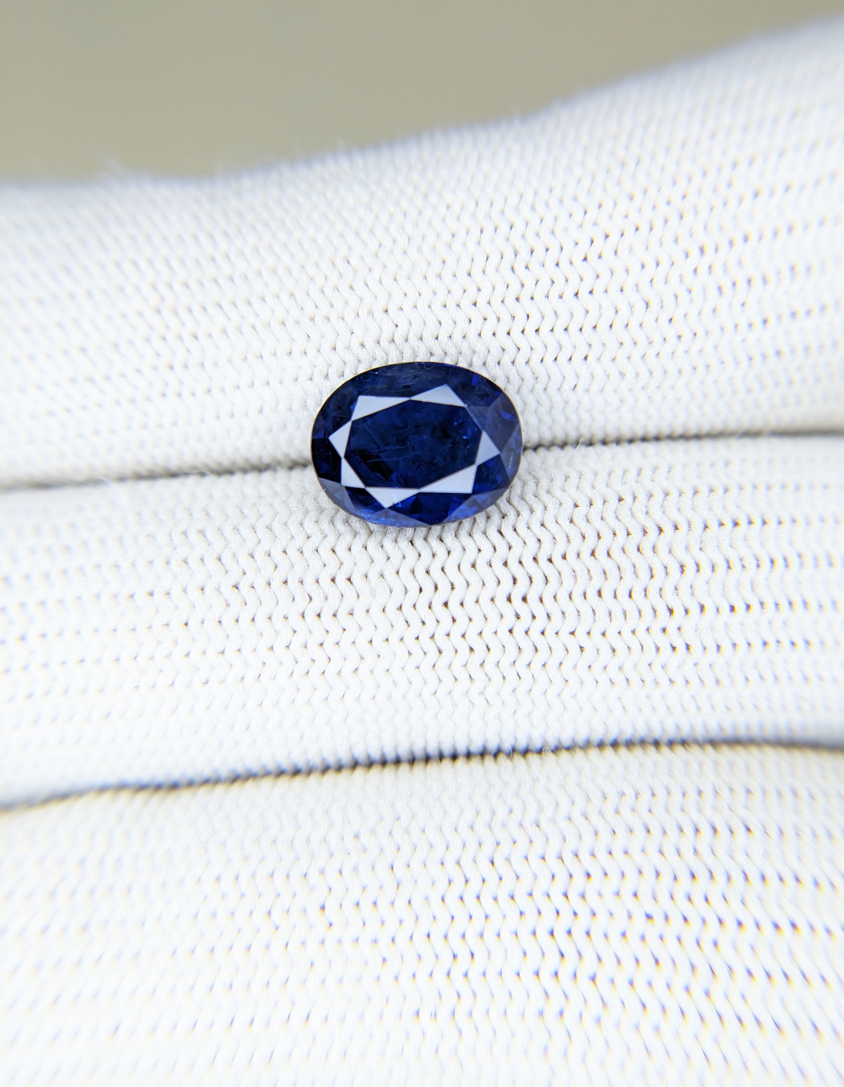Sapphire Oval: 5.46ct