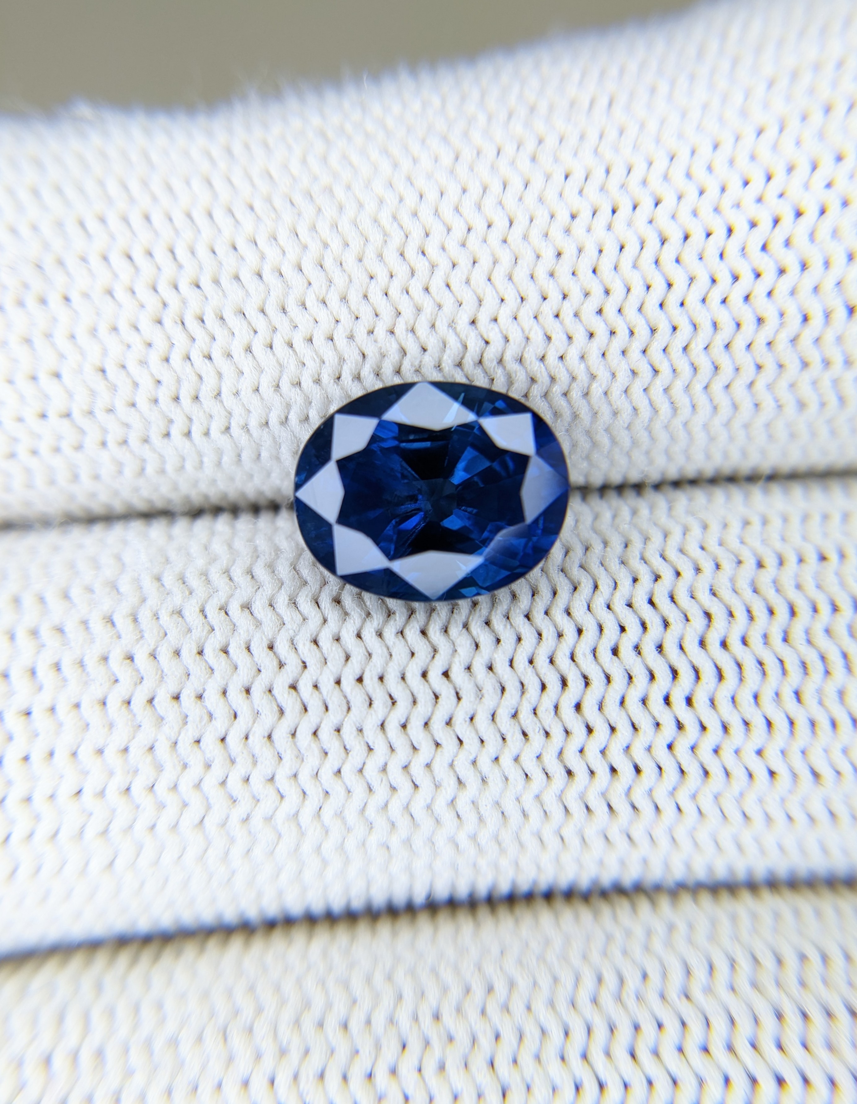 Sapphire Oval: 4.52ct