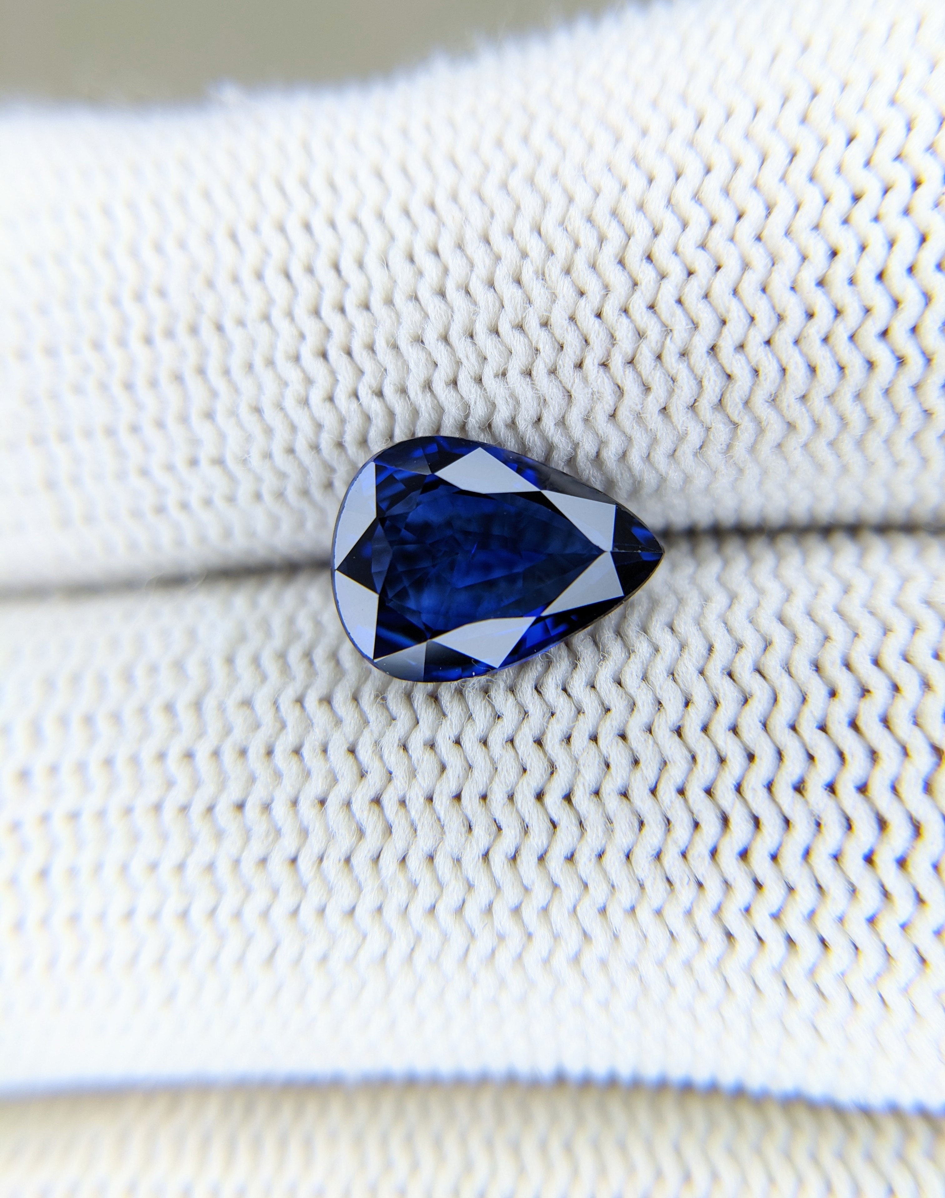 Sapphire Pear: 2.65ct