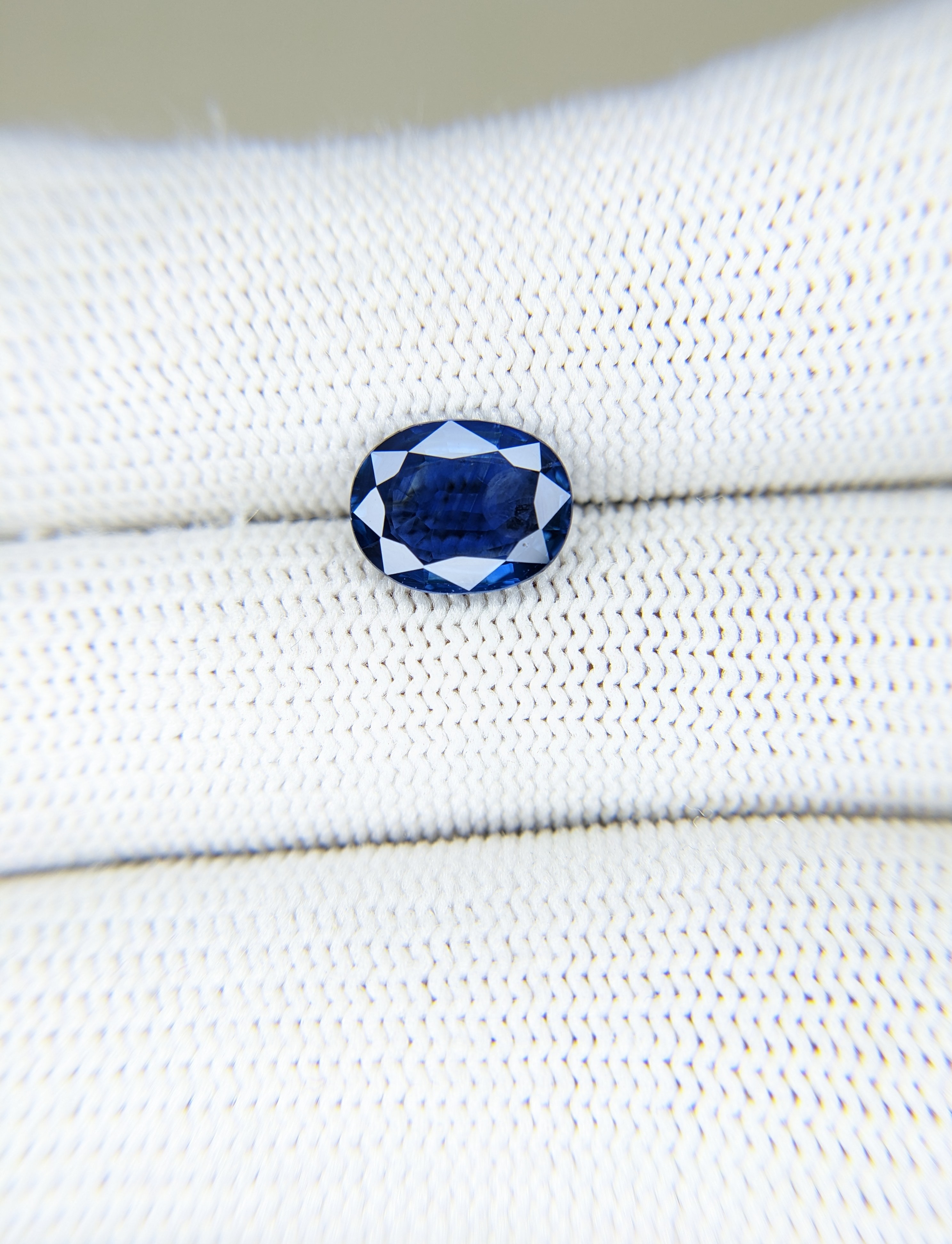 Sapphire Oval: 3.21ct