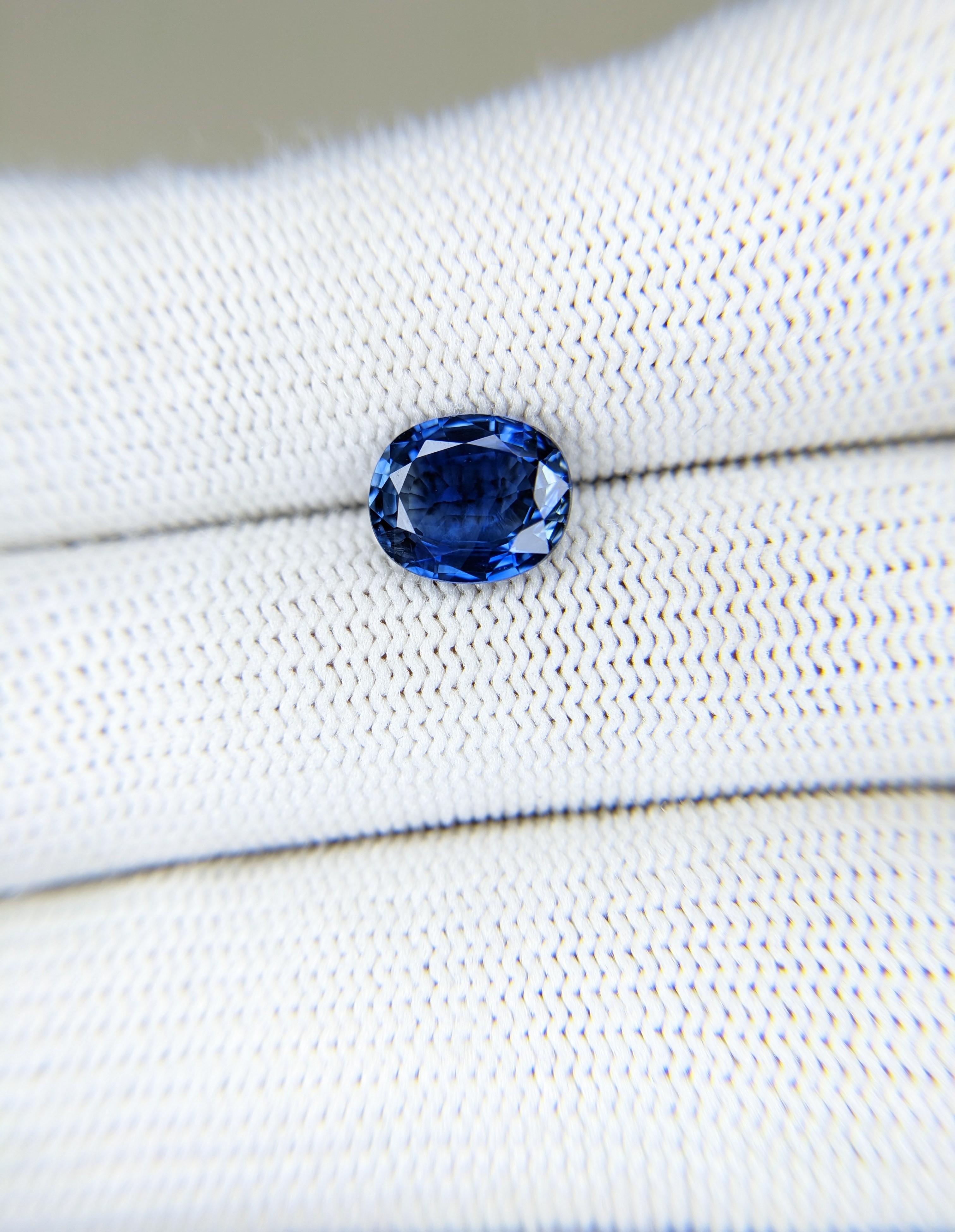 Sapphire Oval: 3.08ct