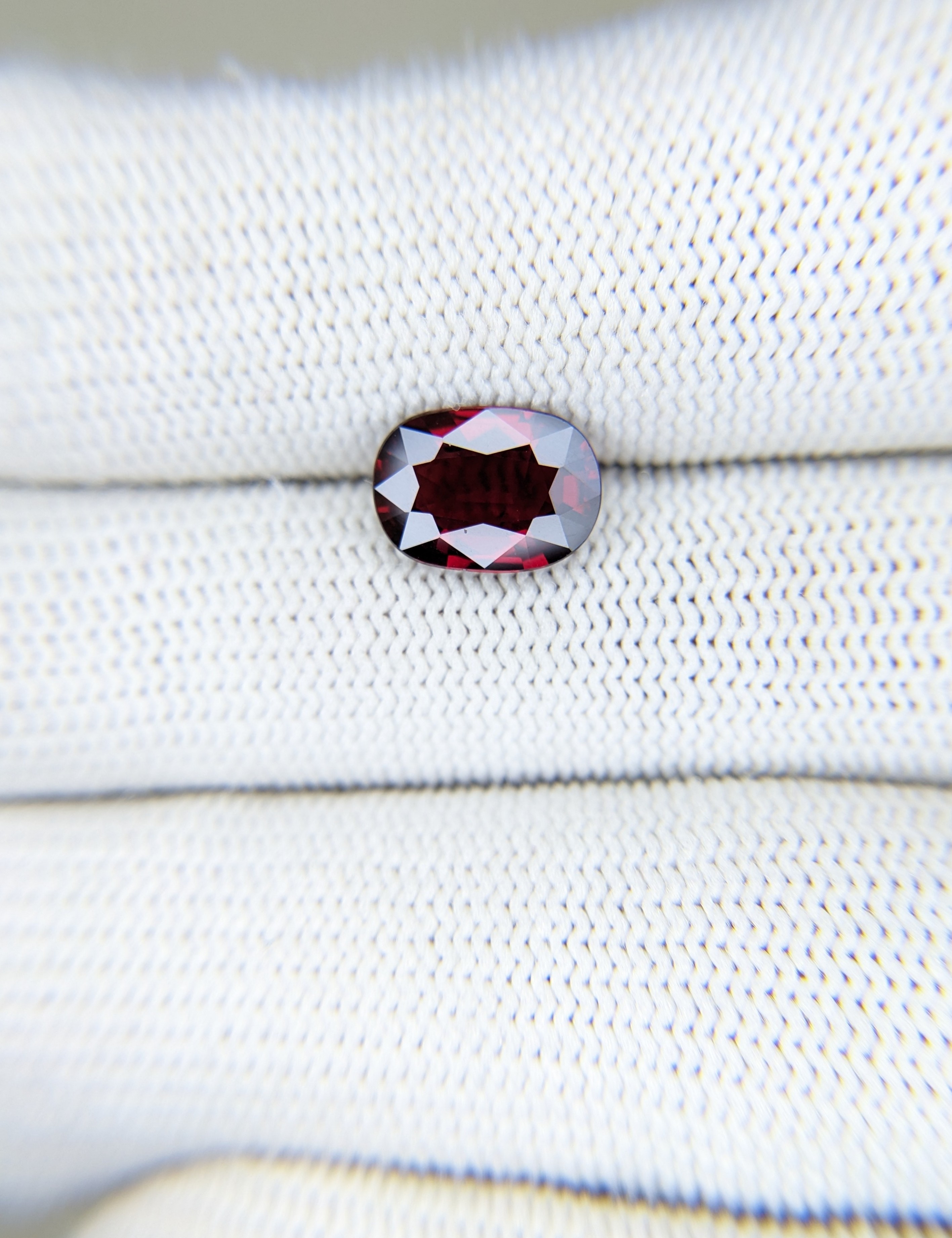 RUBY Oval: 3.03ct