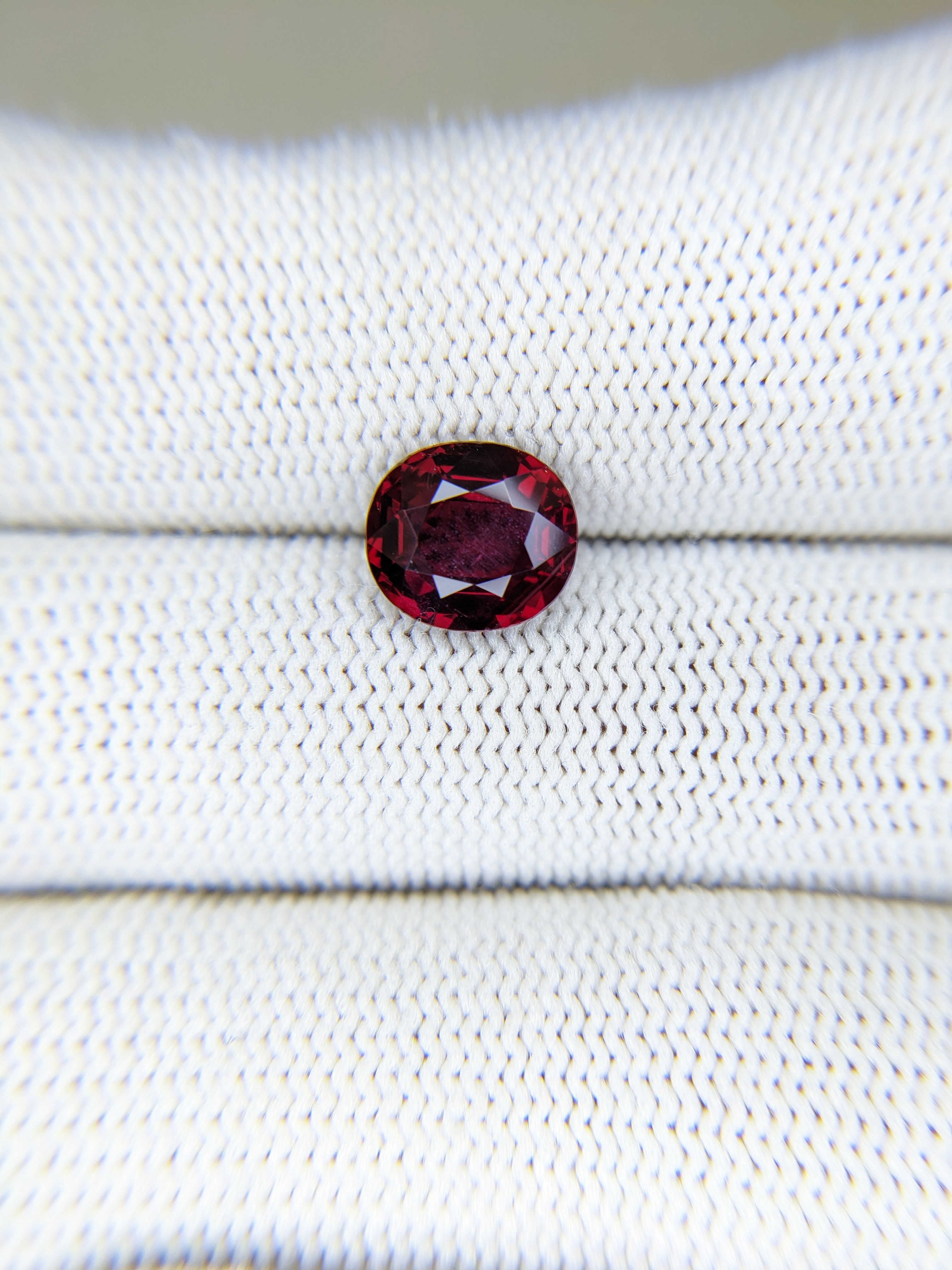 RUBY Oval: 3.21ct